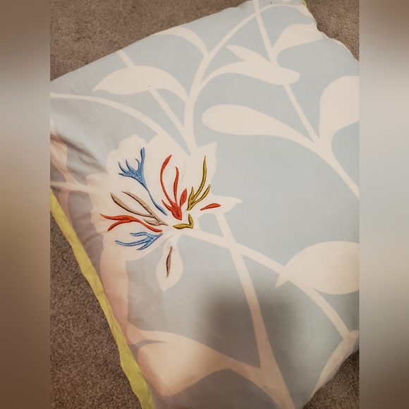 HOMESENSE-Giant pillow, Beautiful embroidered floral NWOT -24"×24" square - Picture 2 of 5